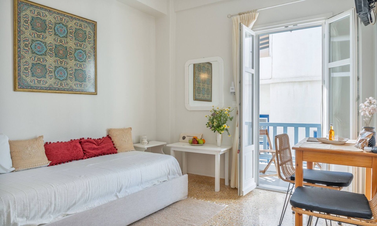 Katapola Apartment | Studio Apartment with Balcony, Wi-Fi and Air Conditioning