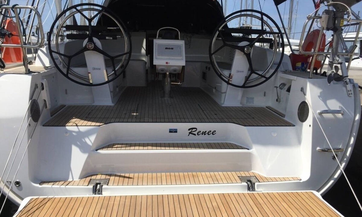 Skiathos Boat Rental | Sun-Kissed Sailing Adventure in Islas Esporadas