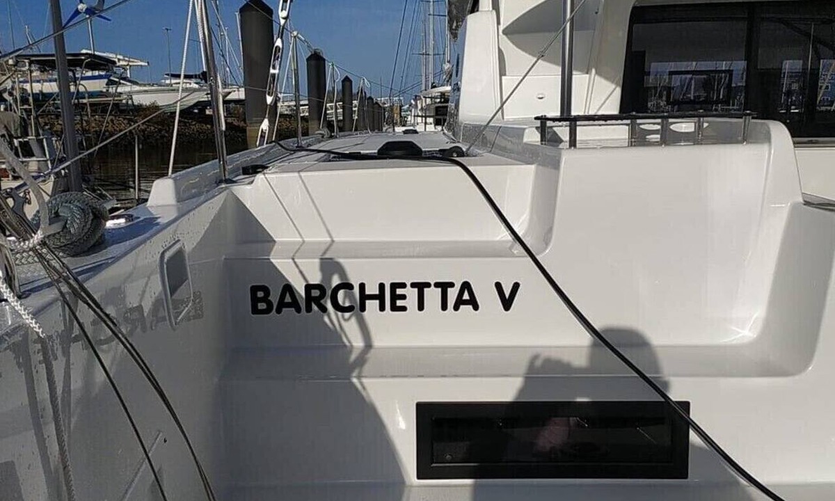 Pasalimani Boat Rental | Sun-Kissed Sailing Adventure in Islas Sarónicas