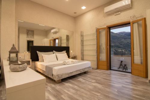 Tourloti Apartment | The Mountain House By Plakalona Villas & Apartments
