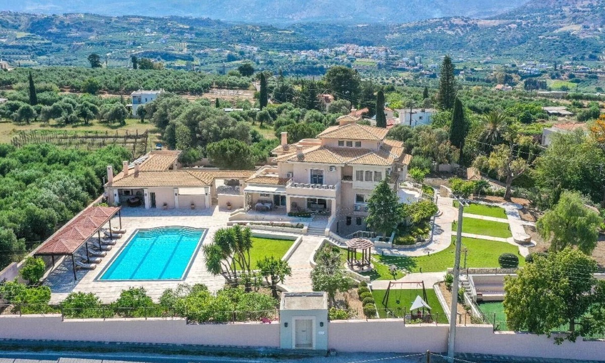 Malevizi Villa | The Villa Rallou Experience