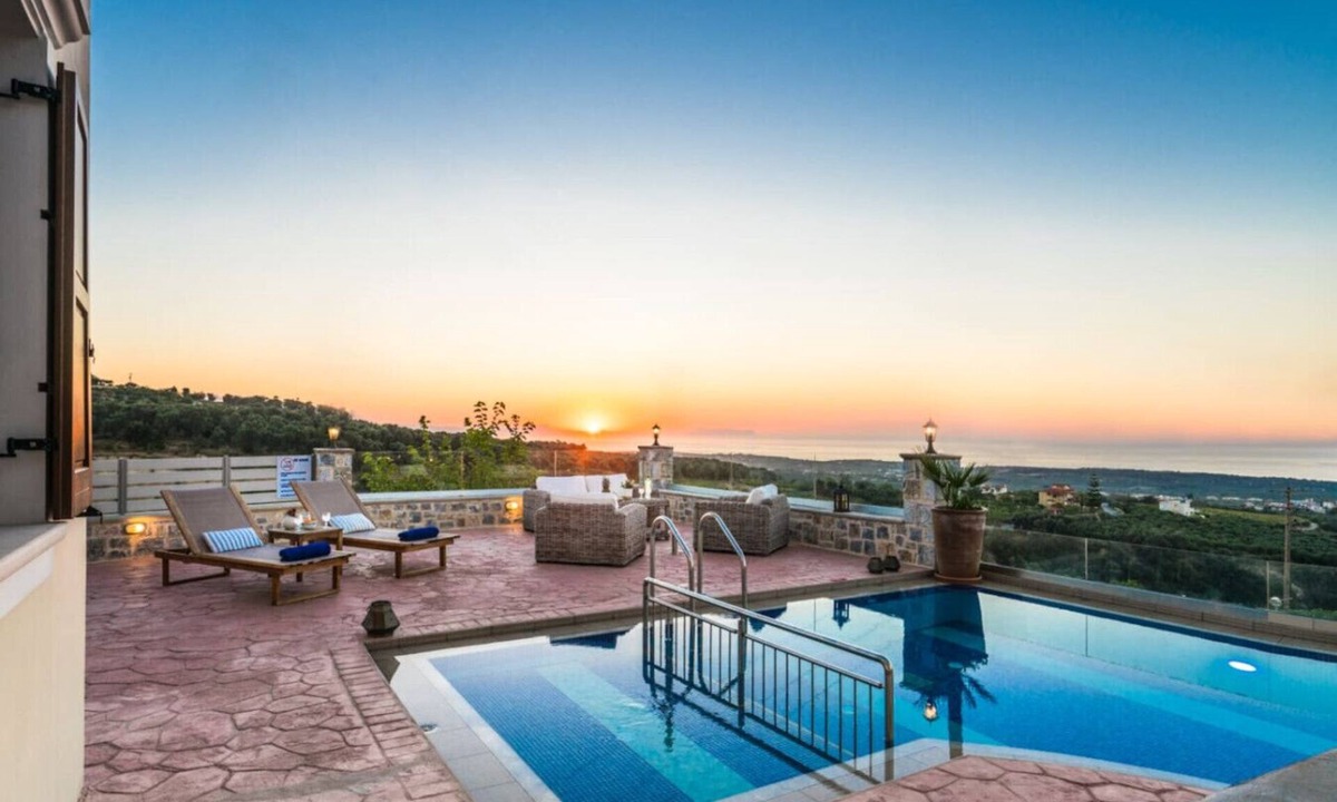 Kirianna Villa | Traditional Villa with Private Pool and BBQ area