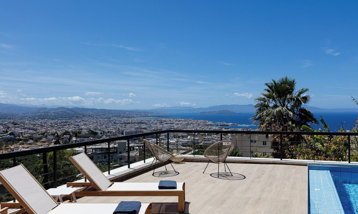 Chania Town Villa | Villa City View - Heated Pool - 5 min from centre - Majestic views
