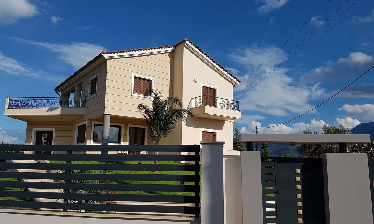 Aigialeia House | Villa "Dimitris" mit Blick auf das Wasser by Interhome