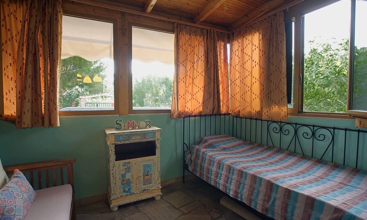 Kandia House | Villa Helios is a country house in a very quiet area, 200 meters from the sea.