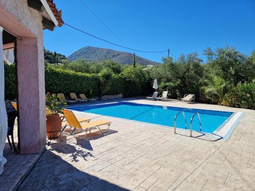 Lithakia Villa | Villa Iliaktida - Private Villa with large Pool, Garden, Outdoor Kitchen & BBQ