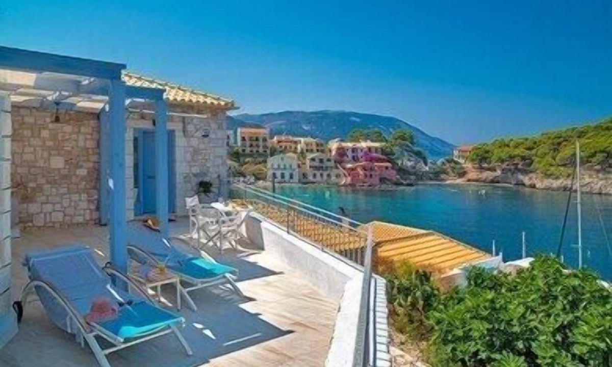 Frourion Villa | Villa Petrino – Assos Seafront Retreat 1BR Villa Near the Beach
