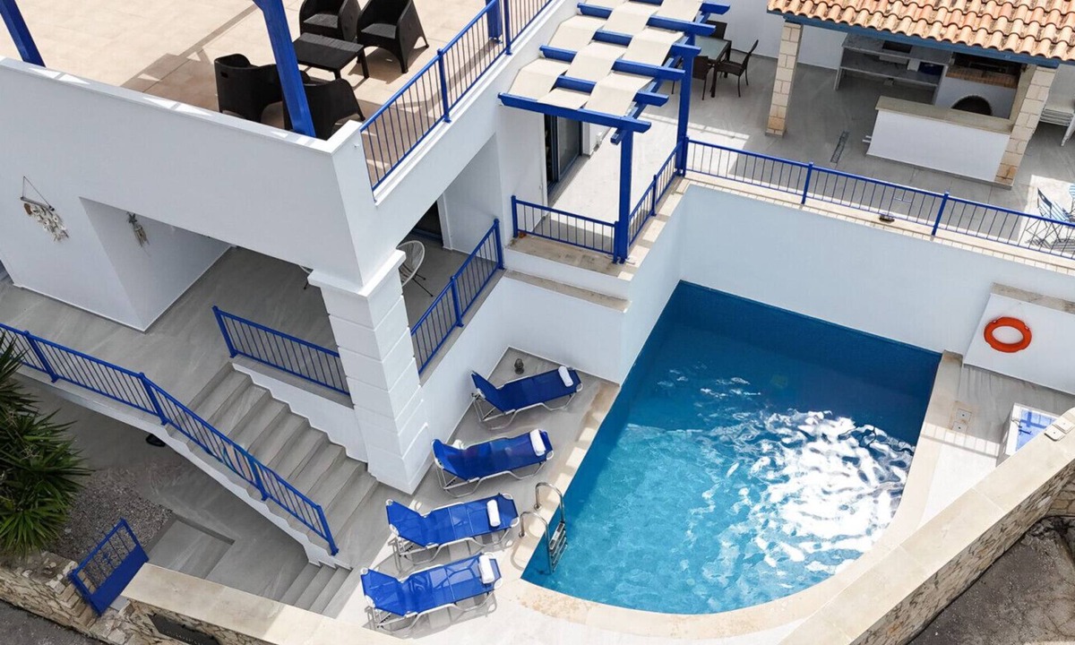 Plaka Villa | Villa Salomon- Seafront Villa with Private Pool