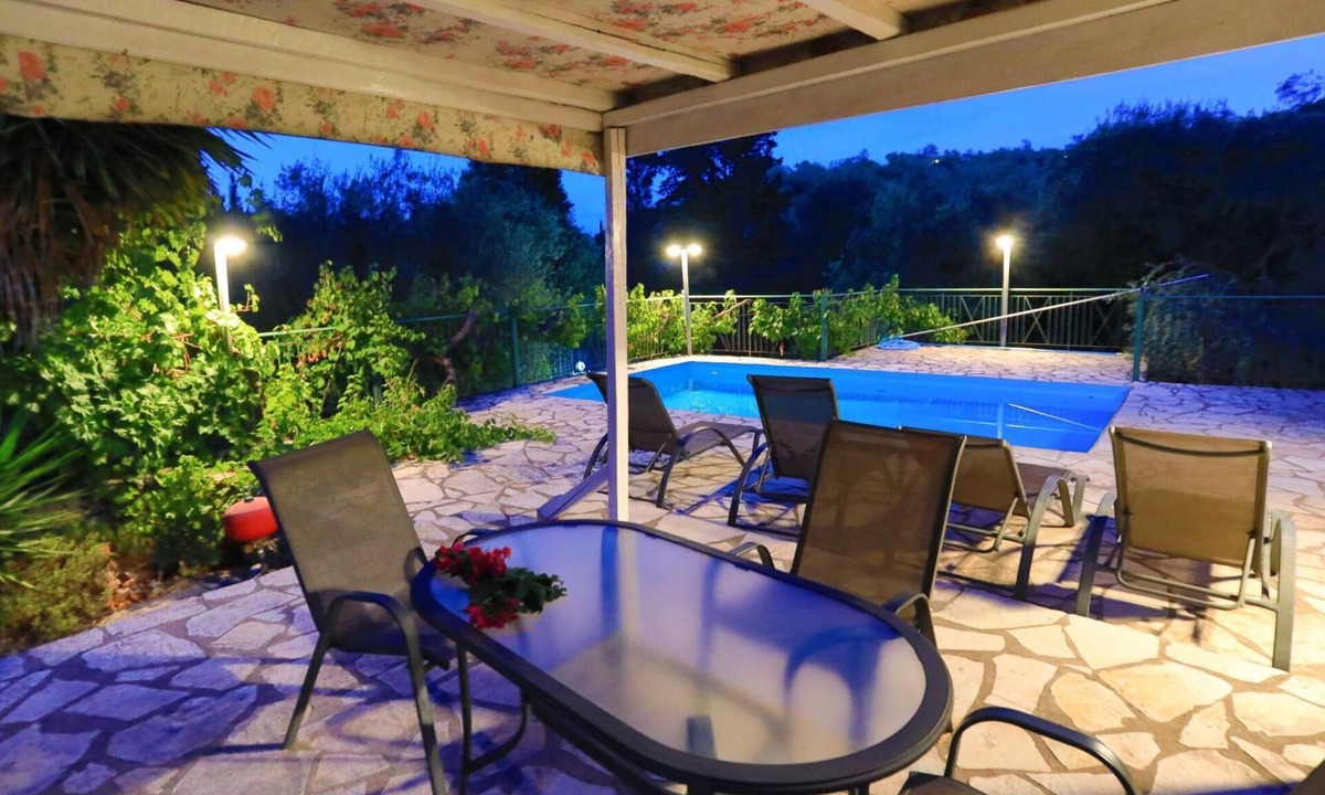 Koutsi Villa | Villa Sevi in Loggos