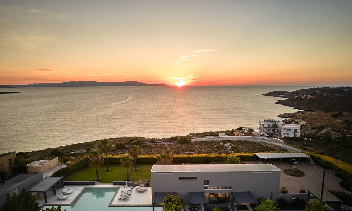 Chorafakia Villa | Villa Shanti with Panoramic Sunset Near Sandy Beach Kalathas