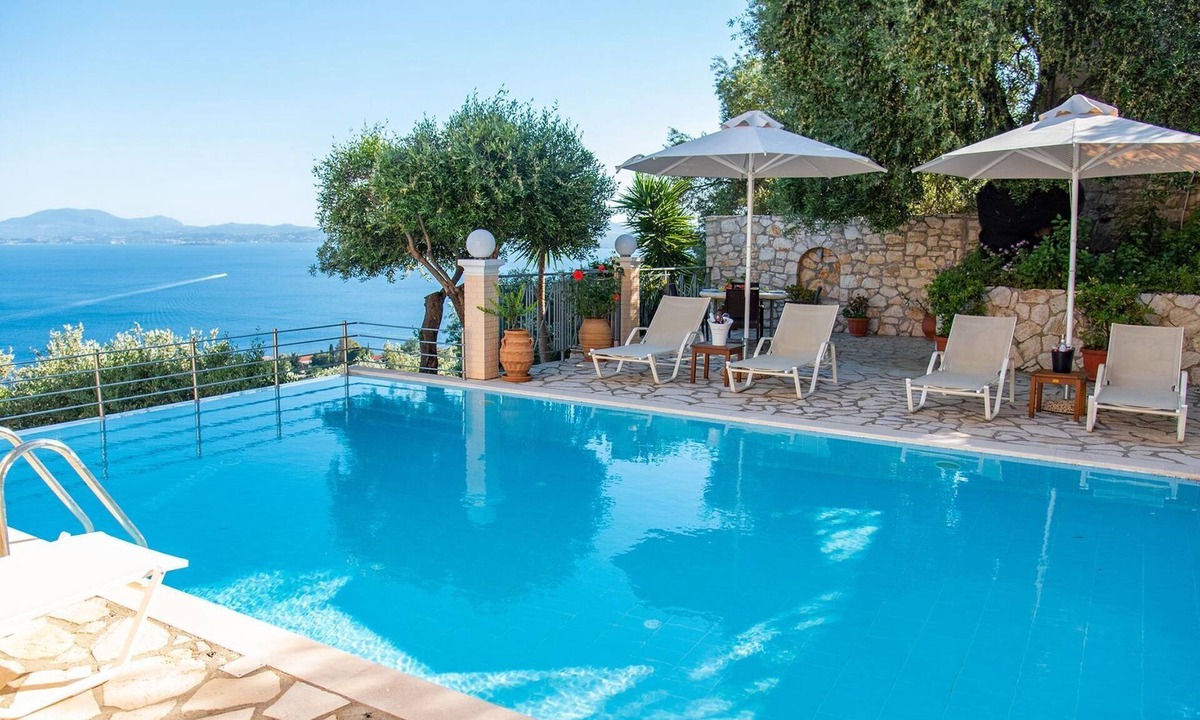 Nisaki House | Villa Sotiris mit Pool und herrlichem Meerblick by Interhome