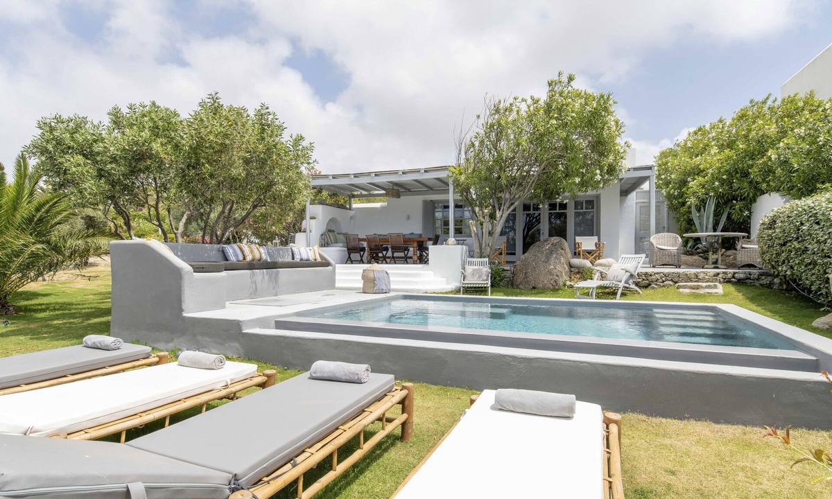 Platis Gialos Villa | Villa Valente in Mykonos with two pools!