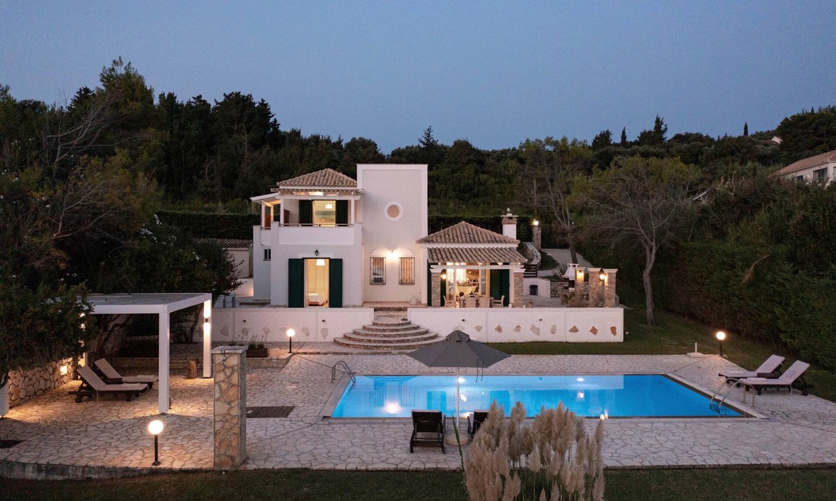 Sidari Villa | Villa Victoras- Beachfront Villa