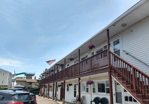 2 bedrooms with a shared pool. apt4 in Hampton