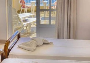 Apartment for 2 people with a beautiful sea view just 50m from the beautiful sandy beach