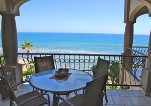 Beachfront 2 BR Condo with Endless Ocean View - Free Wifi in San Jose del Cabo