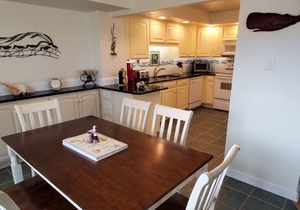 LINENS INCLUDED*!. OCEANFRONT/BOARDWALK BUILDING W/ROOFTOP POOL in Rehoboth Beach