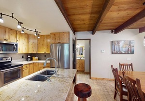 Spa-Side Lodge with Access to Exclusive Golf in Sunriver