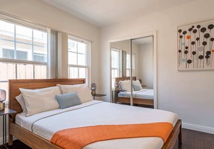 Sunshine filled Chic and Cozy Zen 2bd/1ba by LAX:) in Los Angeles