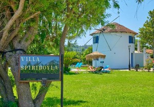 Villa Spyridoula studios on the Beach