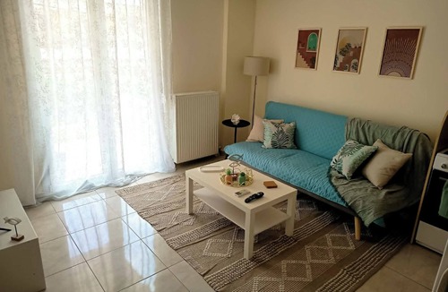 Nea Michaniona Apartment | Καλωσορίσατε στο Helen’s Cozy Escape, ένα πολυτελές και κομψό studio.