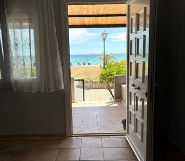 Paralia Dionysiou Apartment | Μοναδικές στιγμές χαλάρωσης με θέα την θάλασσα!