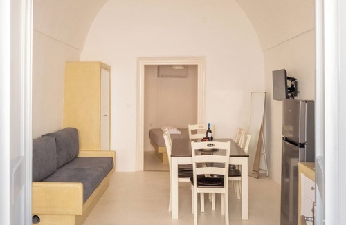 Megalochori House | 1917 Heritage Residence Santorini | Heart of the Village