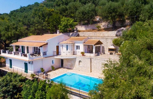 Katavolos Villa | 225 m² Villa ∙ 3 bedrooms ∙ 7 guests