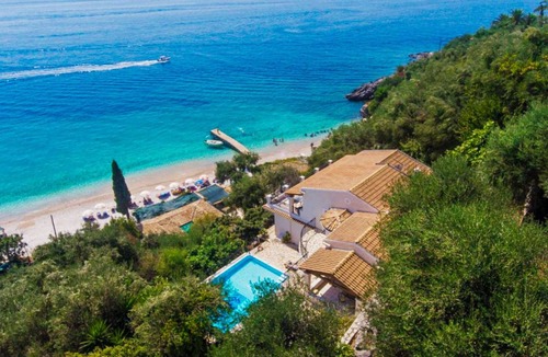 Katavolos Villa | 225 m² Villa ∙ 3 bedrooms ∙ 7 guests