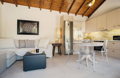 Molos House | A holiday one bedroom home with all modern amenities, sun terrace and garden.