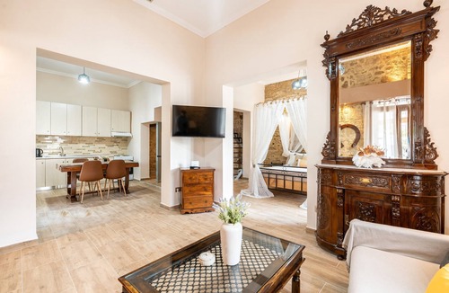 Soroni House | Absinthia Legacy Country House with Shared Garden, Wi-Fi and Air Conditioning