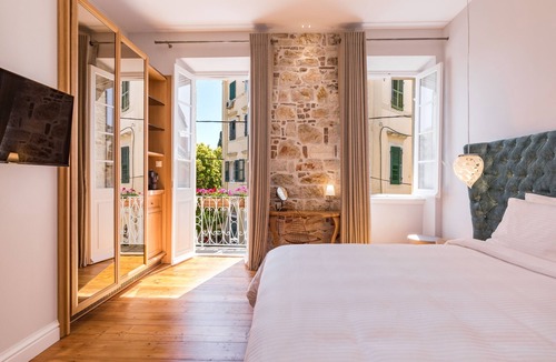 Corfu Town Hotel | Acanthus blue