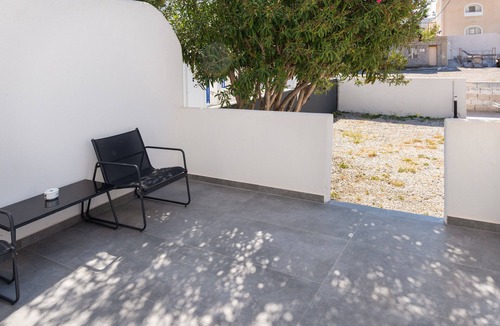 Perissa Apartment | Aegean Blue Santorini Perissa near the Beach with Private Terrace & Wi-Fi
