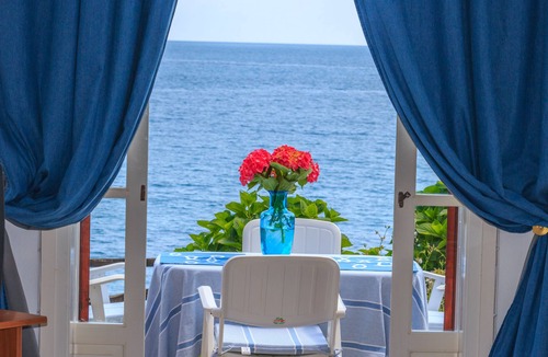 Agios Ioannis Apartment | Agios Ioannis Luxurious Beachfront Apt