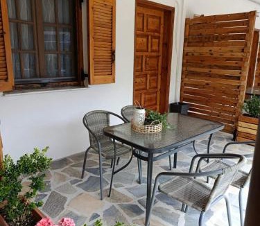 Nea Mesagkala Apartment | Almirikirooms