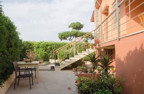 Daratsos House | am Strand mit Pool für eine oder zwei Familien by Interhome