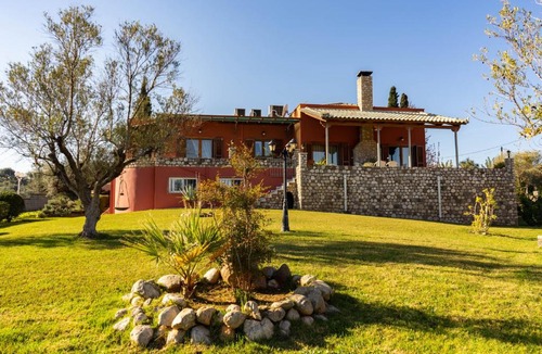 Aigialeia House | Amara Haven