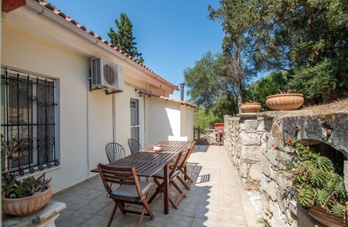 Kalamaki House | Anwesen mit Garten, Grill und Terrasse by Interhome