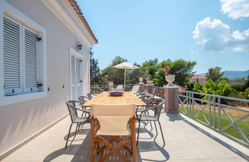 Kalamaki House | Anwesen mit Garten, Grill und Terrasse by Interhome
