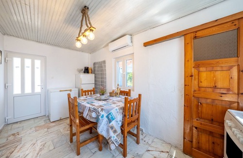 Antipaxos Apartment | Apartment 'Ambelaki' with Sea View, Private Garden and Wi-Fi