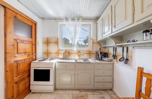 Antipaxos Apartment | Apartment 'Ambelaki' with Sea View, Private Garden and Wi-Fi