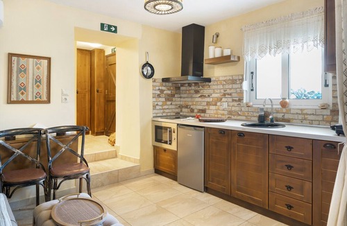 Arkasa Apartment | Apartment 'Cozi Downstairs' with Balcony, Wi-Fi and Air Conditioning