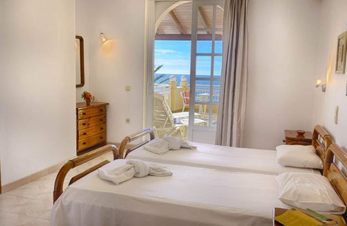 Agios Georgios Pagon Apartment | Apartment for 2 people in Agios Georgios Pagi - sea view - direct beach location