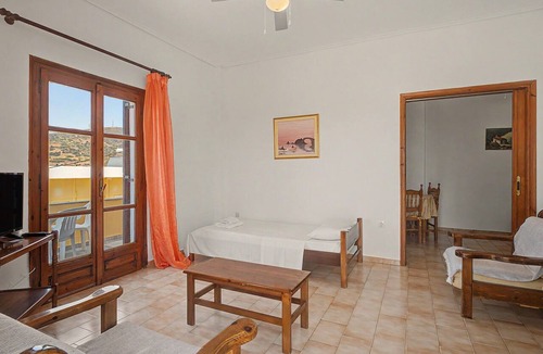 Mpatsi Apartment | Apartment 'Grand Seaside Loft' with Shared Garden and Wi-Fi