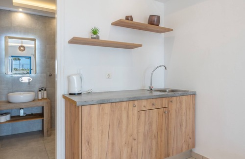Agios Georgios Apartment | Apartment in A Hotel 'Deluxe Garden View, 4 Guests'