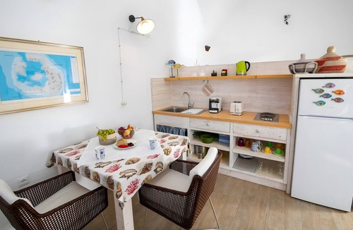 Finikia Apartment | Apartment in A Hotel 'Honeymoon in Finikia - Oi' with Wi-Fi and Air Conditioning