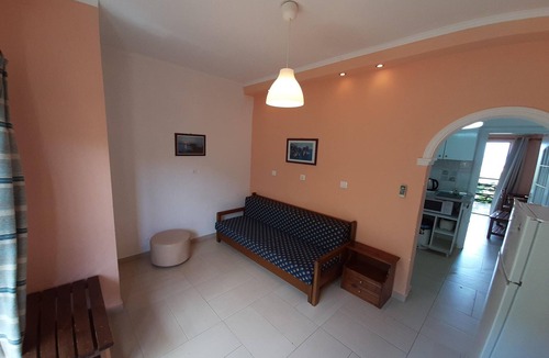 Dafnata Apartment | Apartment in Mpenitses with Sea View & Pool