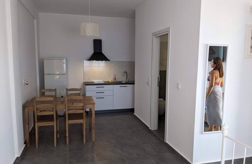 Messini Apartment | Apartment 'Kagias 2' with Sea View, Wi-Fi and Air Conditioning