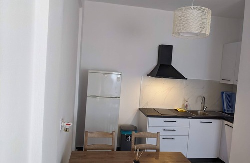 Messini Apartment | Apartment 'Kagias 2' with Sea View, Wi-Fi and Air Conditioning