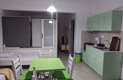 Messini Apartment | Apartment 'Kagias 3' with Private Terrace, Wi-Fi and Air Conditioning